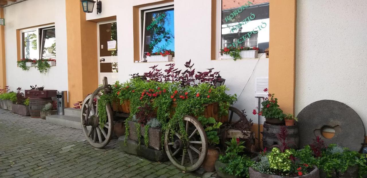 Bed and Breakfast Korona Panzio Одорхею-Секуйеск Экстерьер фото