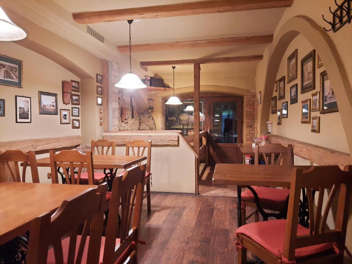 Bed and Breakfast Korona Panzio Одорхею-Секуйеск Экстерьер фото