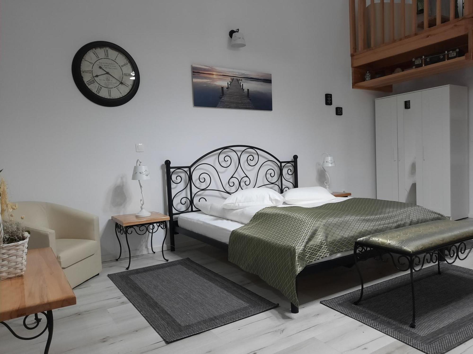 Bed and Breakfast Korona Panzio Одорхею-Секуйеск Экстерьер фото
