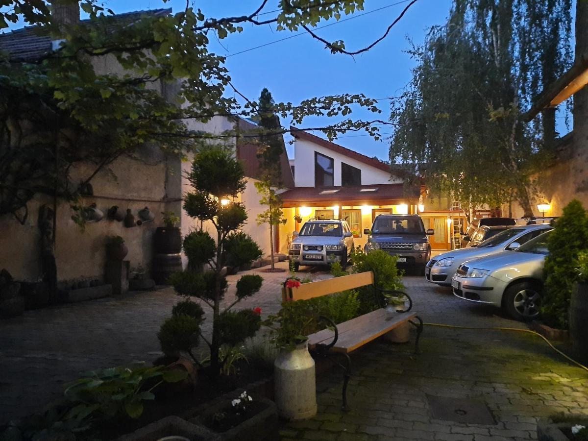 Bed and Breakfast Korona Panzio Одорхею-Секуйеск Экстерьер фото