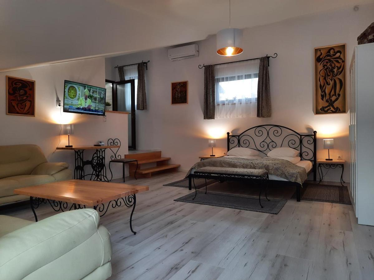 Bed and Breakfast Korona Panzio Одорхею-Секуйеск Экстерьер фото