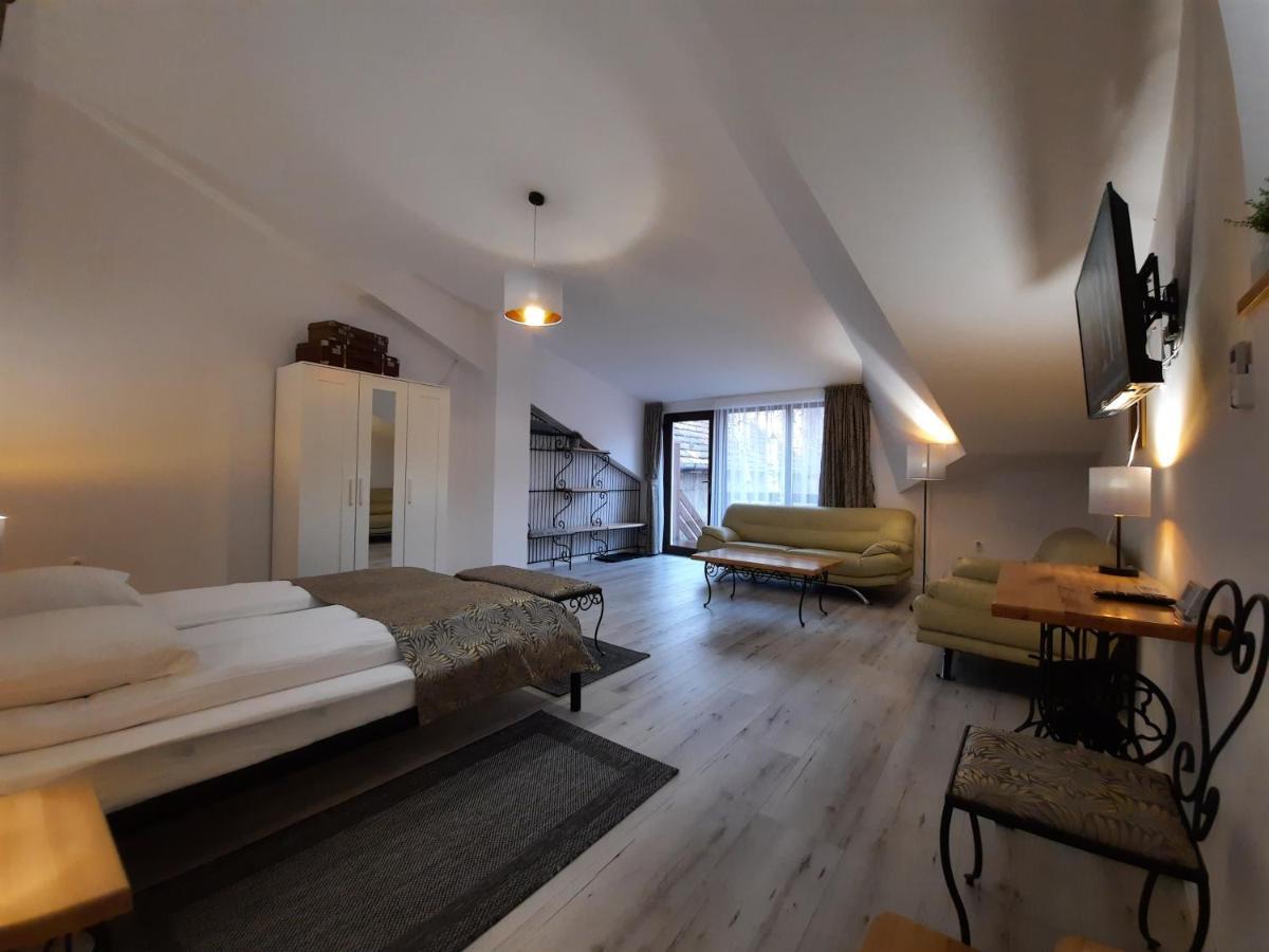 Bed and Breakfast Korona Panzio Одорхею-Секуйеск Экстерьер фото