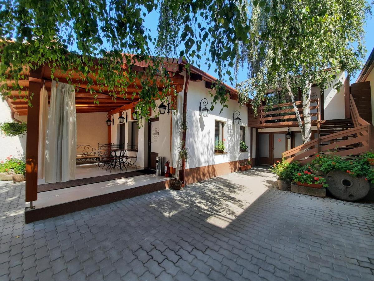Bed and Breakfast Korona Panzio Одорхею-Секуйеск Экстерьер фото