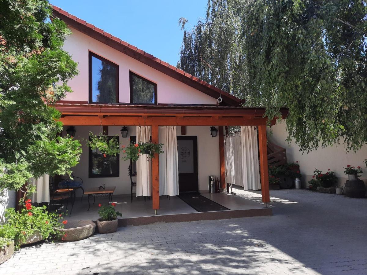 Bed and Breakfast Korona Panzio Одорхею-Секуйеск Экстерьер фото