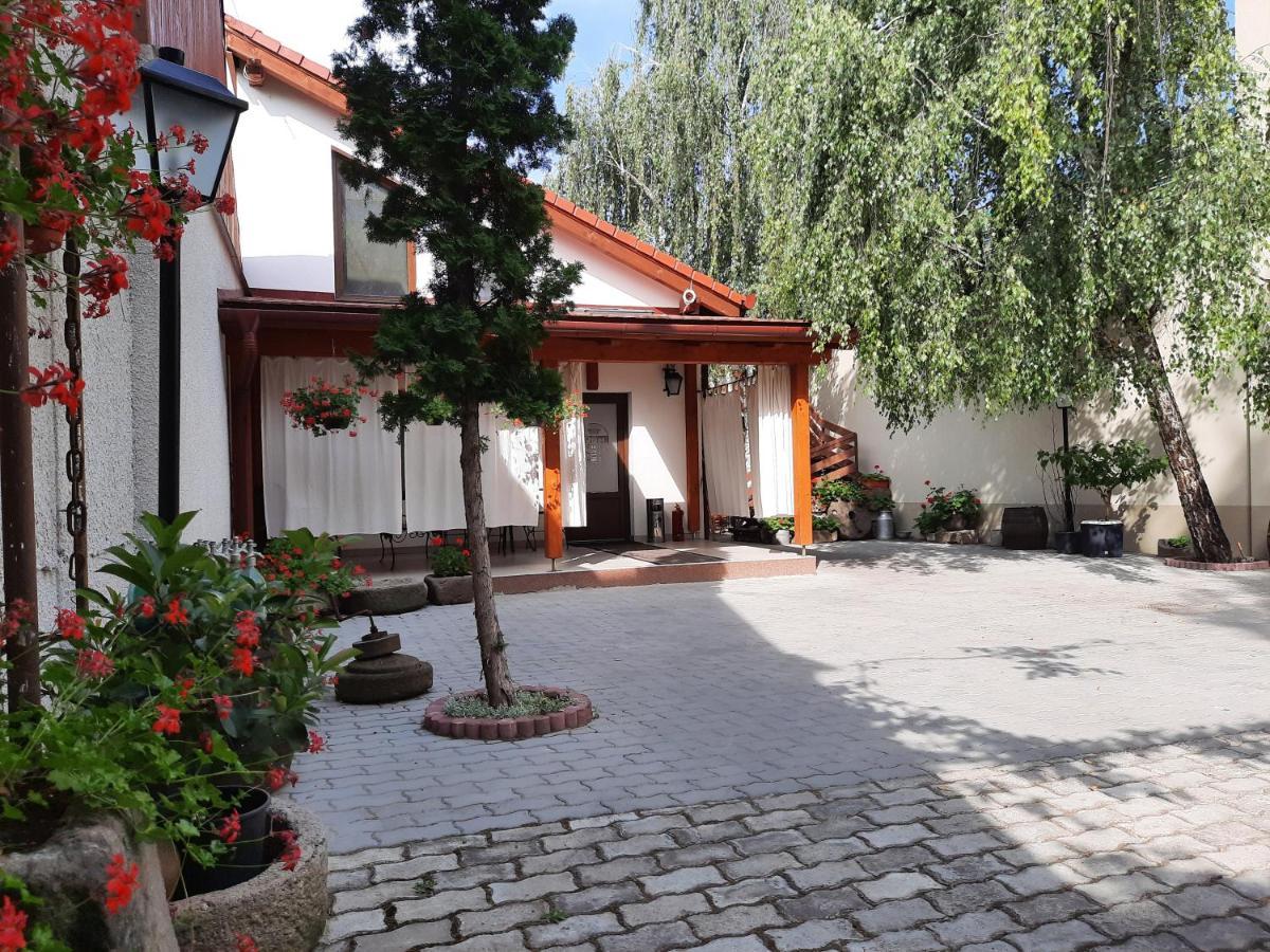 Bed and Breakfast Korona Panzio Одорхею-Секуйеск Экстерьер фото