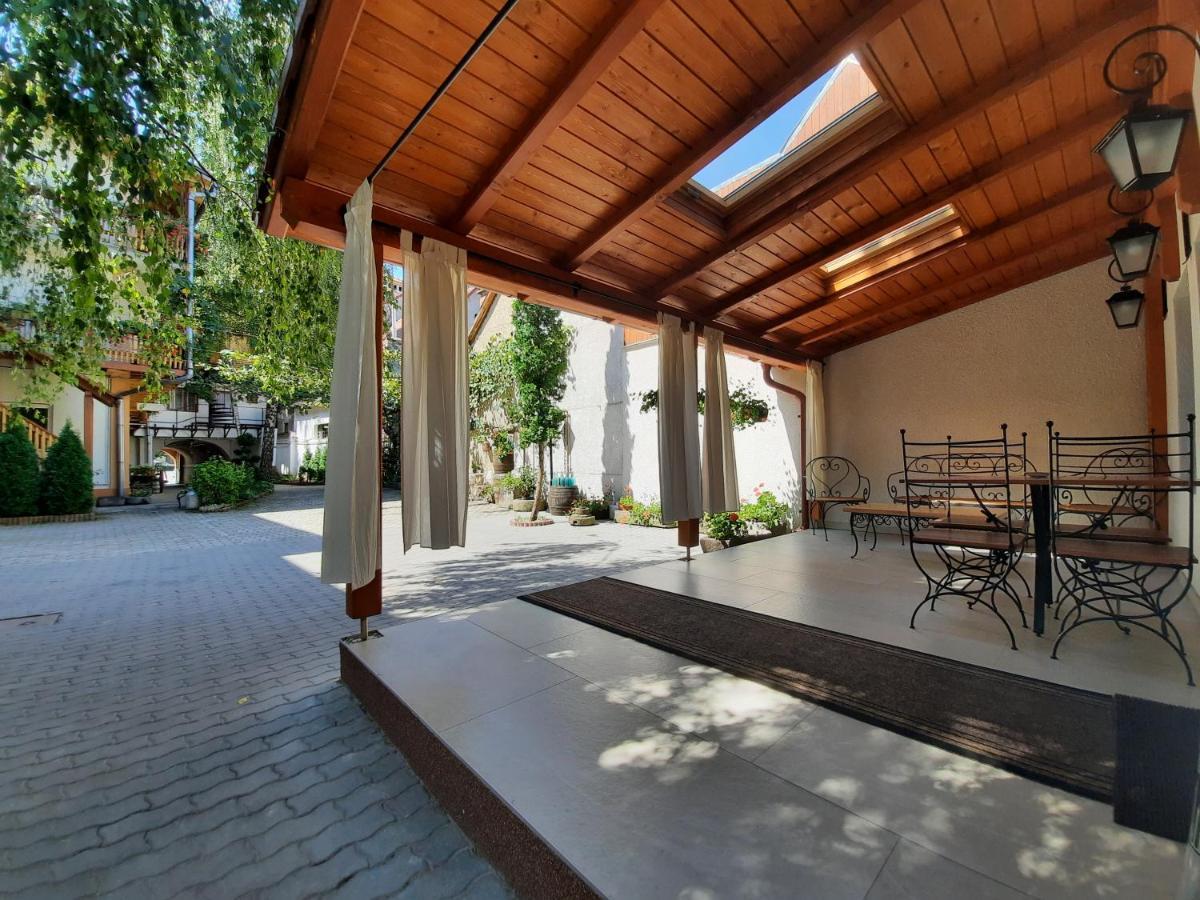 Bed and Breakfast Korona Panzio Одорхею-Секуйеск Экстерьер фото
