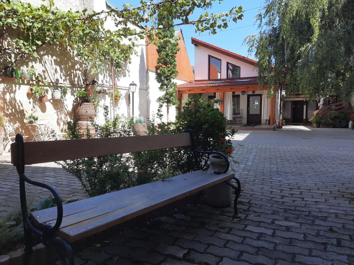 Bed and Breakfast Korona Panzio Одорхею-Секуйеск Экстерьер фото