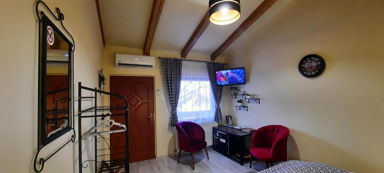 Bed and Breakfast Korona Panzio Одорхею-Секуйеск Экстерьер фото