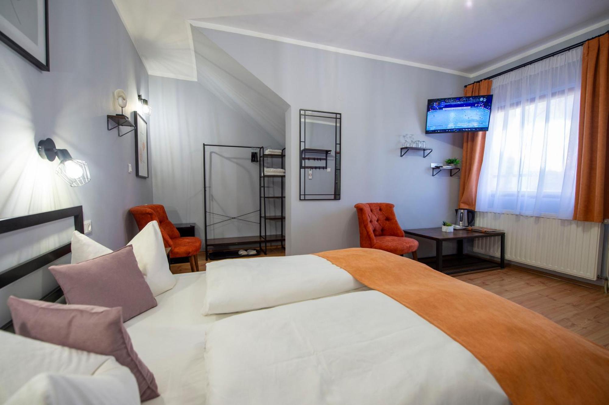 Bed and Breakfast Korona Panzio Одорхею-Секуйеск Экстерьер фото
