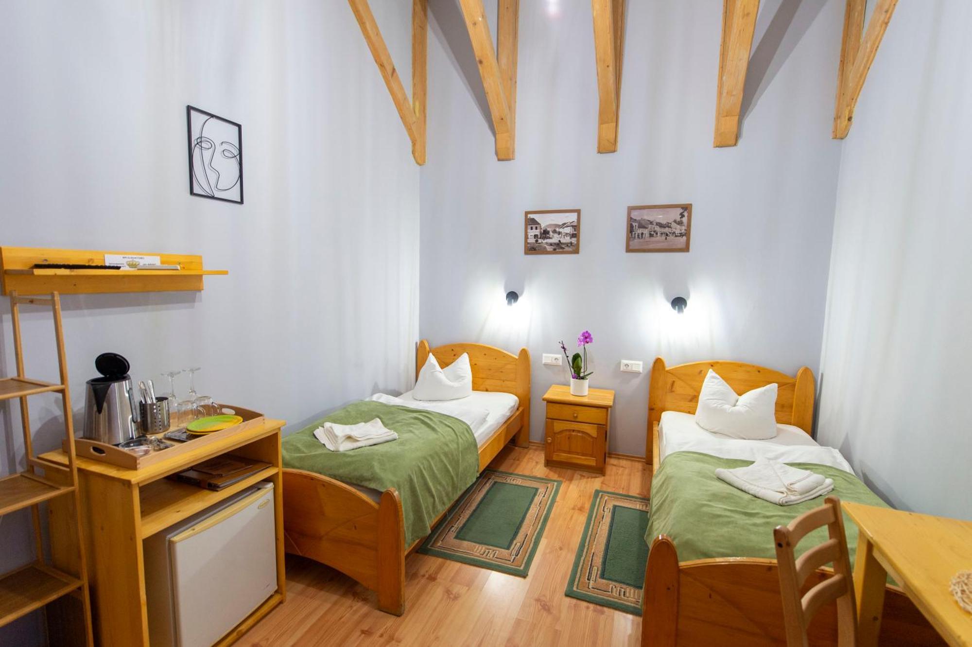 Bed and Breakfast Korona Panzio Одорхею-Секуйеск Экстерьер фото