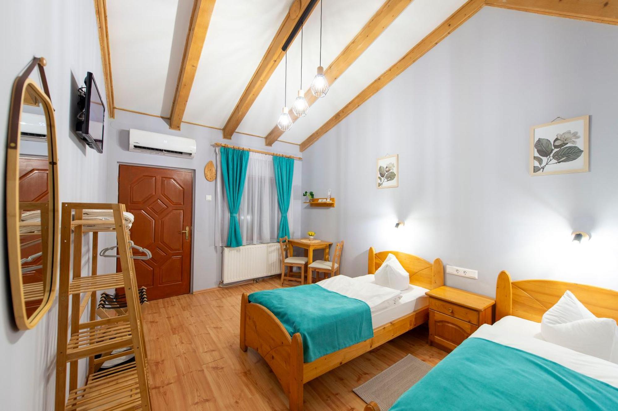 Bed and Breakfast Korona Panzio Одорхею-Секуйеск Экстерьер фото