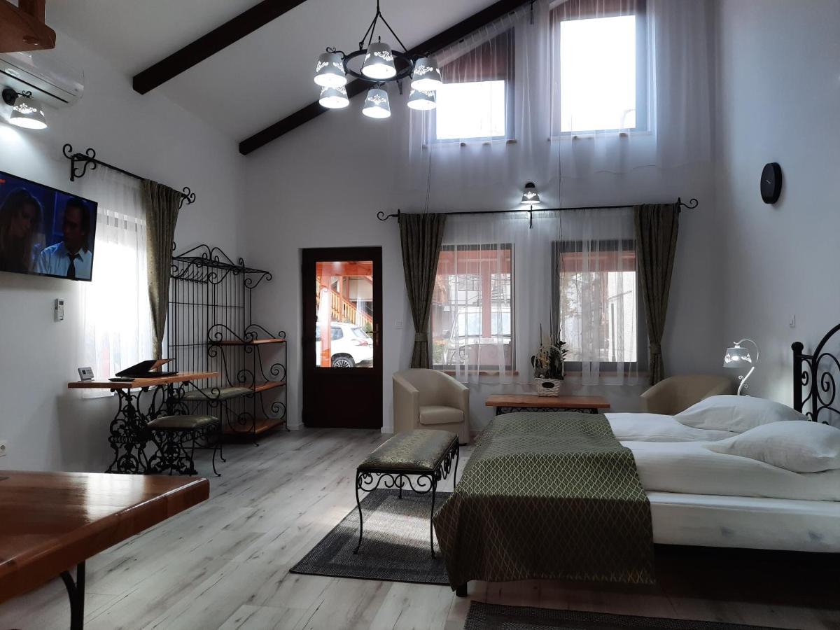 Bed and Breakfast Korona Panzio Одорхею-Секуйеск Экстерьер фото